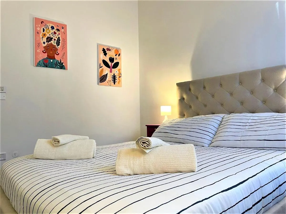 A Casa Di Jole - Bari City Center Apartment 0*,  Italy