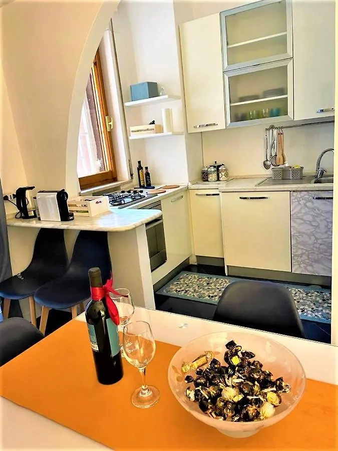 A Casa Di Jole - Bari City Center Apartment 0*,